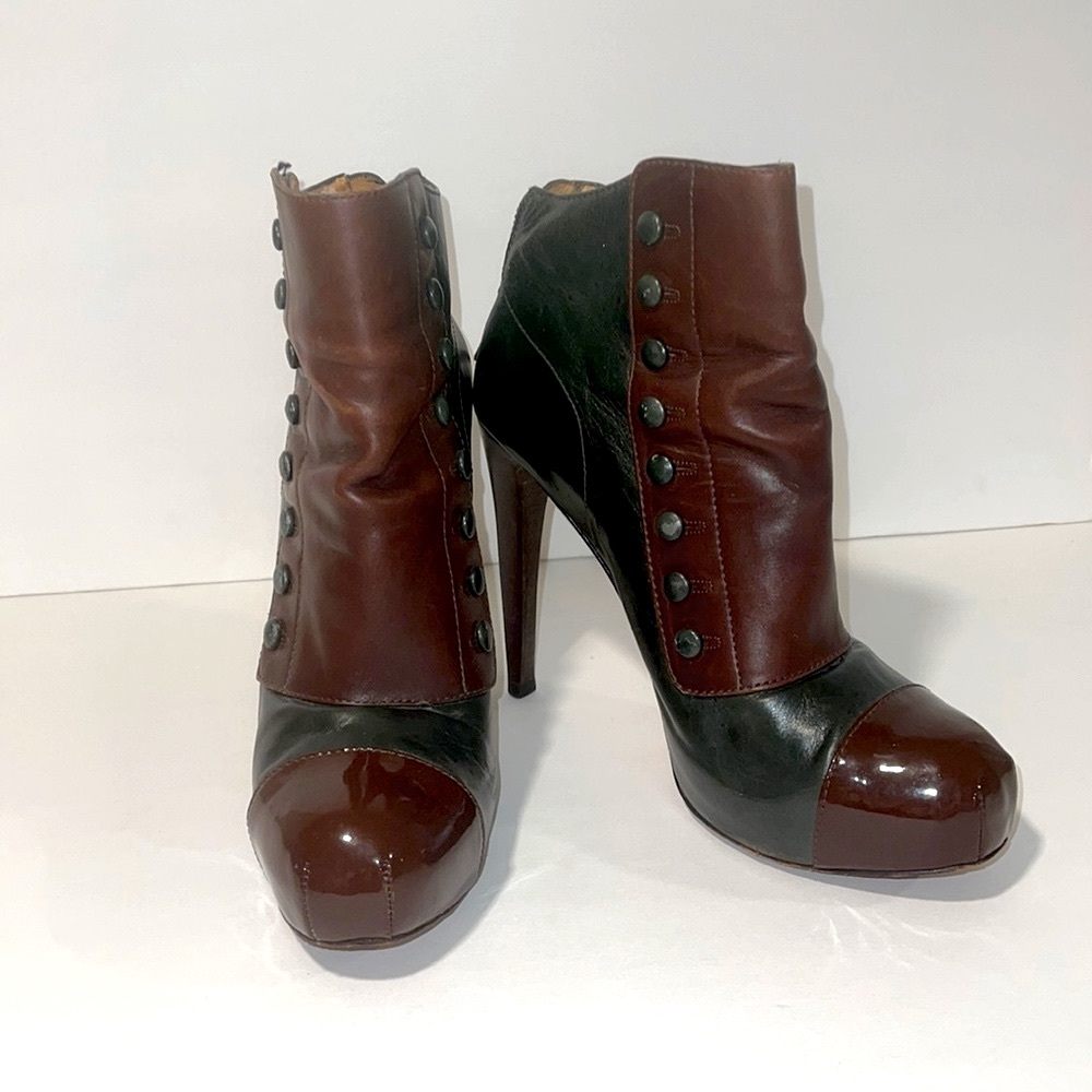 L. A. M. B. high heel ankle boots Size 8M In Excellent Condition
